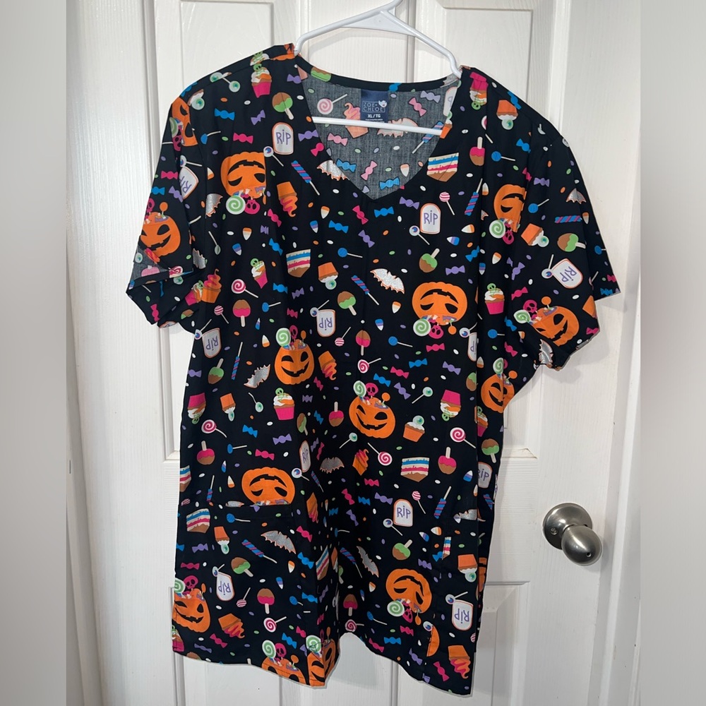 Zoe and Chloe nurse scrub top Halloween bats and candy size XL new without tag